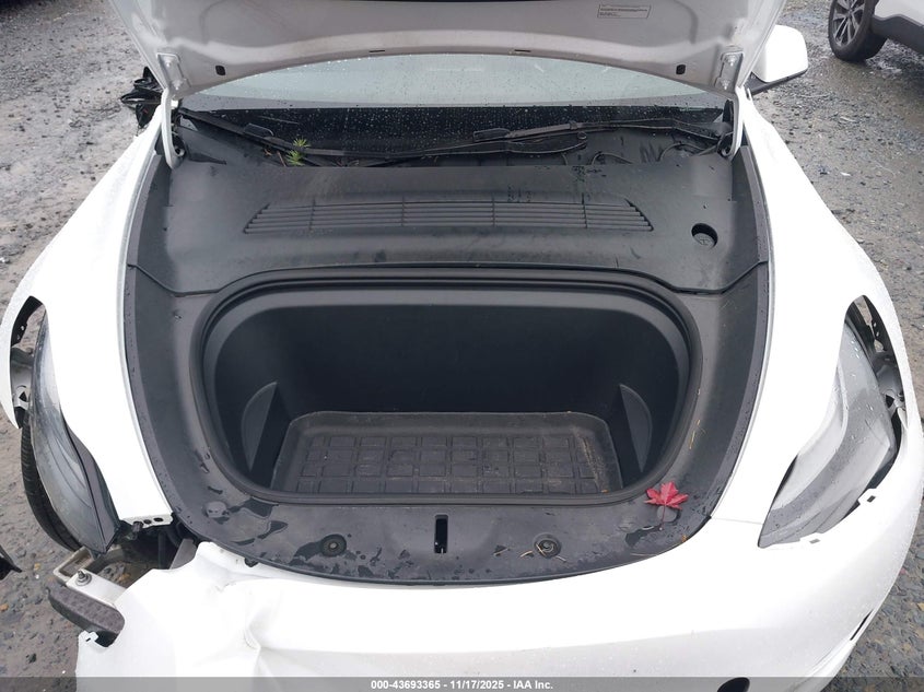2024 Tesla Model Y Long Range Dual Motor All-Wheel Drive VIN: 7SAYGAEE1RF122280 Lot: 43693365