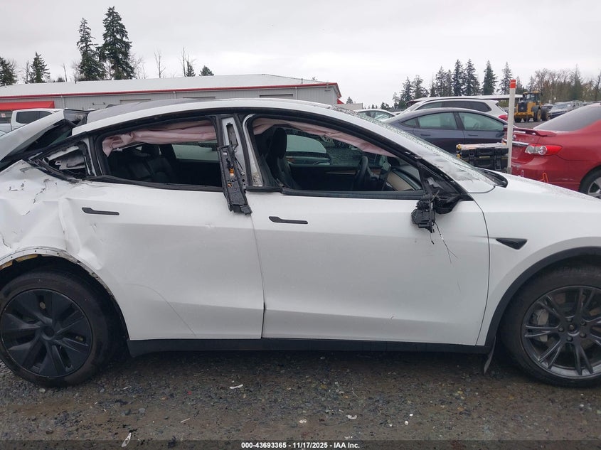 2024 Tesla Model Y Long Range Dual Motor All-Wheel Drive VIN: 7SAYGAEE1RF122280 Lot: 43693365
