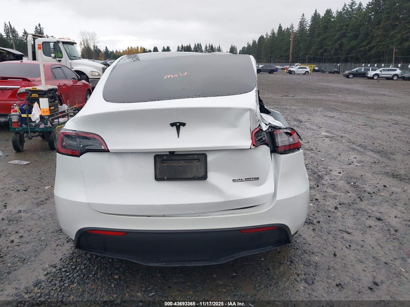 2024 Tesla Model Y Long Range Dual Motor All-Wheel Drive VIN: 7SAYGAEE1RF122280 Lot: 43693365