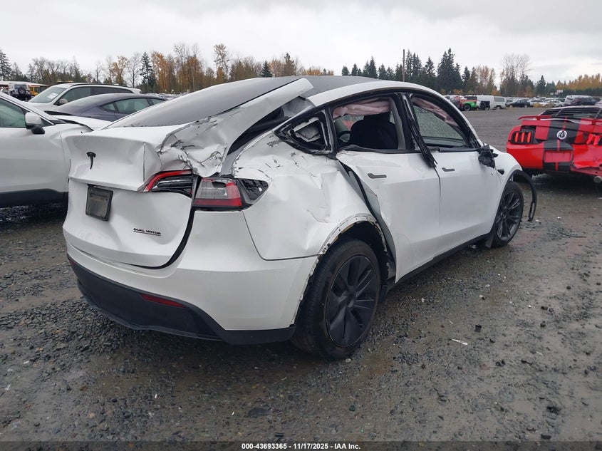 2024 Tesla Model Y Long Range Dual Motor All-Wheel Drive VIN: 7SAYGAEE1RF122280 Lot: 43693365