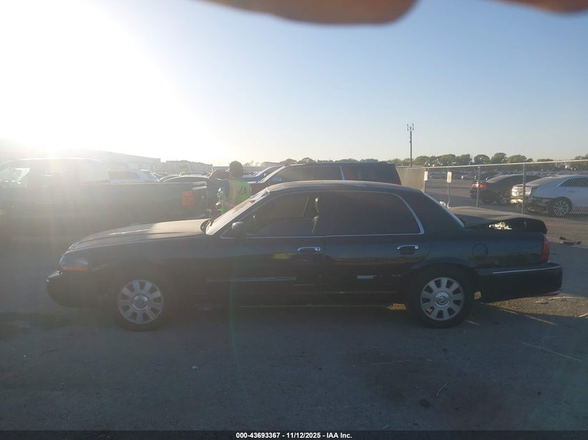 2004 Mercury Grand Marquis Gs VIN: 2MEFM74W54X611797 Lot: 43693367