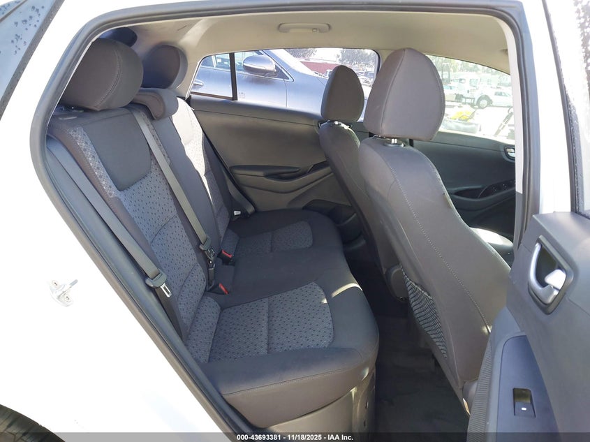 2017 Hyundai Ioniq Hybrid Blue VIN: KMHC65LC2HU050123 Lot: 43693381