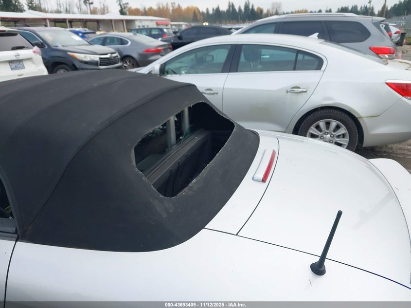 2001 Audi Tt VIN: TRUUT28N711045507 Lot: 43693409