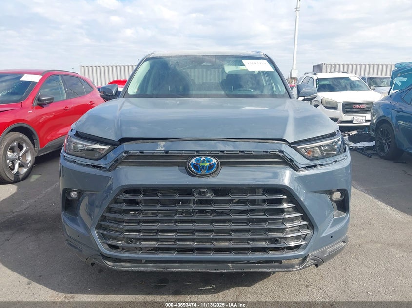 2024 Toyota Grand Highlander Platinum VIN: 5TDAAAB59RS017504 Lot: 43693474