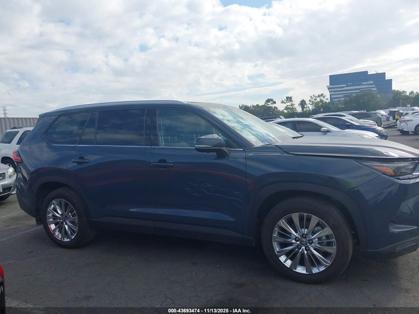 2024 Toyota Grand Highlander Platinum VIN: 5TDAAAB59RS017504 Lot: 43693474