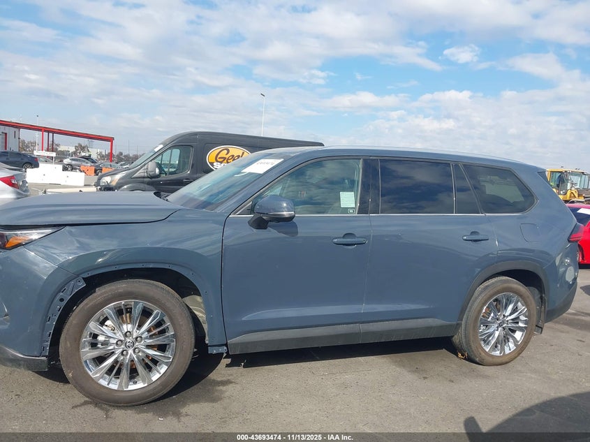 2024 Toyota Grand Highlander Platinum VIN: 5TDAAAB59RS017504 Lot: 43693474