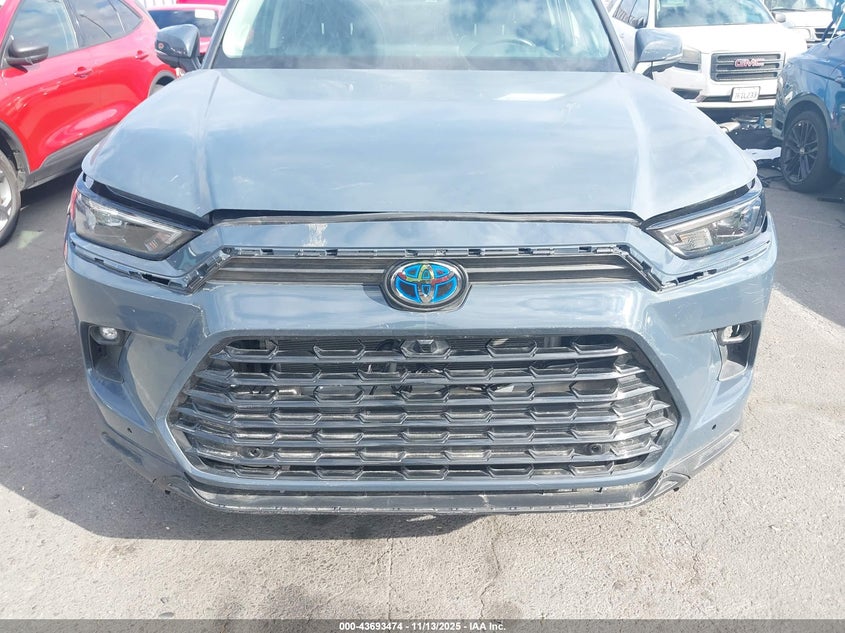 2024 Toyota Grand Highlander Platinum VIN: 5TDAAAB59RS017504 Lot: 43693474