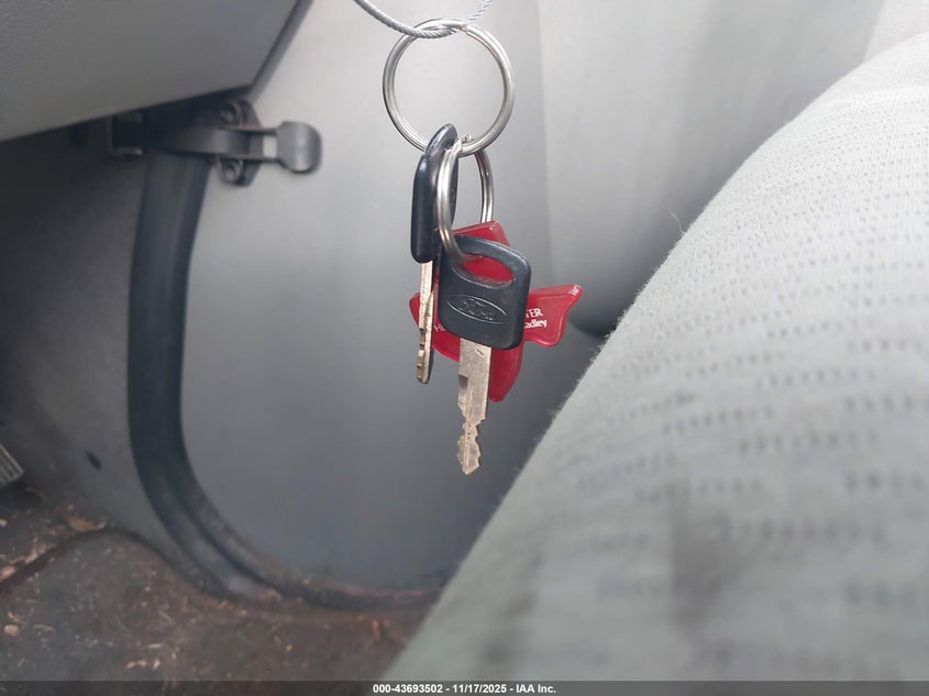 2010 Ford E-350 Super Duty Xl/Xlt VIN: 1FBNE3BL5ADA88624 Lot: 43693502