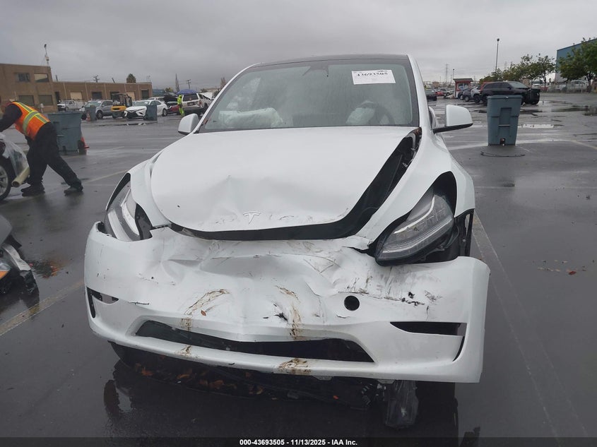 2023 Tesla Model Y Awd/Long Range Dual Motor All-Wheel Drive VIN: 7SAYGDEE7PA091564 Lot: 43693505