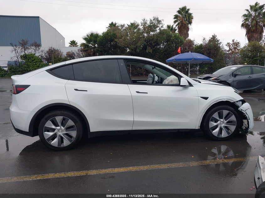2023 Tesla Model Y Awd/Long Range Dual Motor All-Wheel Drive VIN: 7SAYGDEE7PA091564 Lot: 43693505