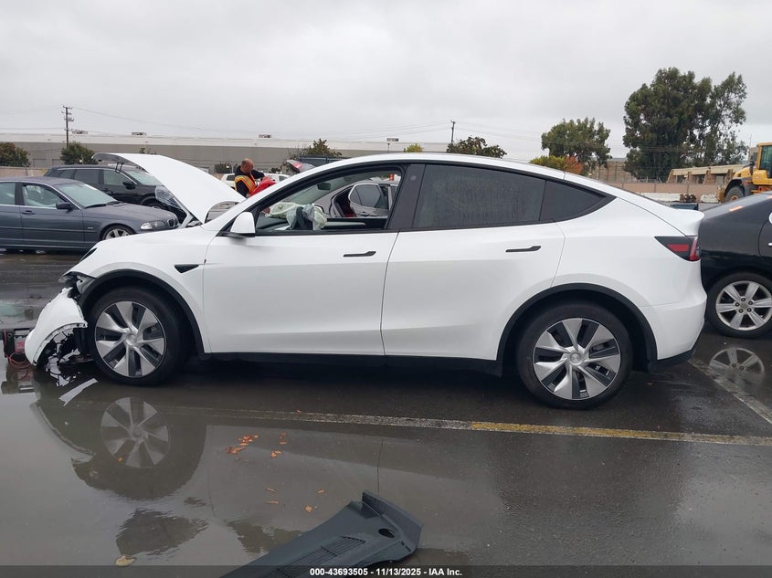 2023 Tesla Model Y Awd/Long Range Dual Motor All-Wheel Drive VIN: 7SAYGDEE7PA091564 Lot: 43693505