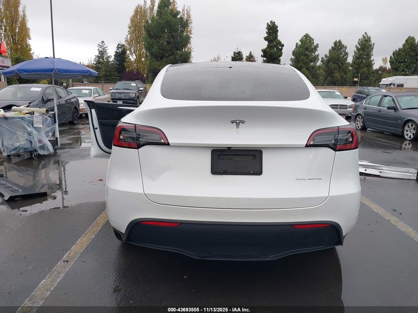 2023 Tesla Model Y Awd/Long Range Dual Motor All-Wheel Drive VIN: 7SAYGDEE7PA091564 Lot: 43693505