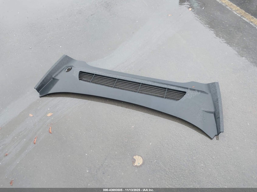 2023 Tesla Model Y Awd/Long Range Dual Motor All-Wheel Drive VIN: 7SAYGDEE7PA091564 Lot: 43693505