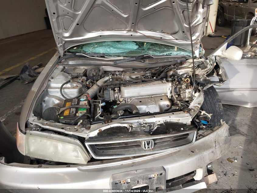 1996 Honda Accord Lx/Ex VIN: 1HGCD5537TA282266 Lot: 43693634