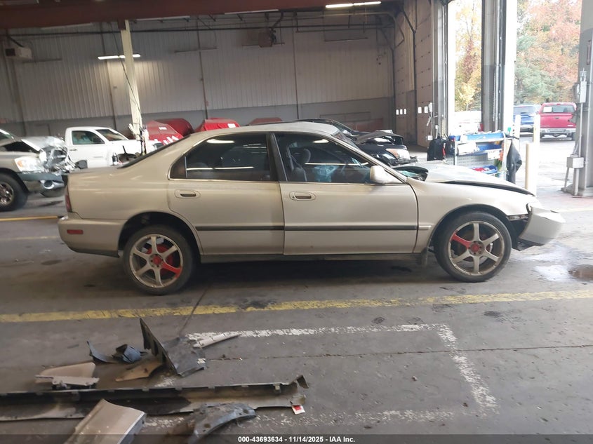 1996 Honda Accord Lx/Ex VIN: 1HGCD5537TA282266 Lot: 43693634