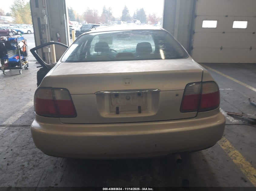 1996 Honda Accord Lx/Ex VIN: 1HGCD5537TA282266 Lot: 43693634