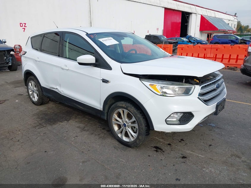 2017 FORD ESCAPE SE - 1FMCU9GD5HUE17550