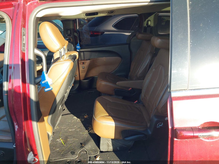 2019 Chrysler Pacifica Limited VIN: 2C4RC1GG2KR576995 Lot: 43693694