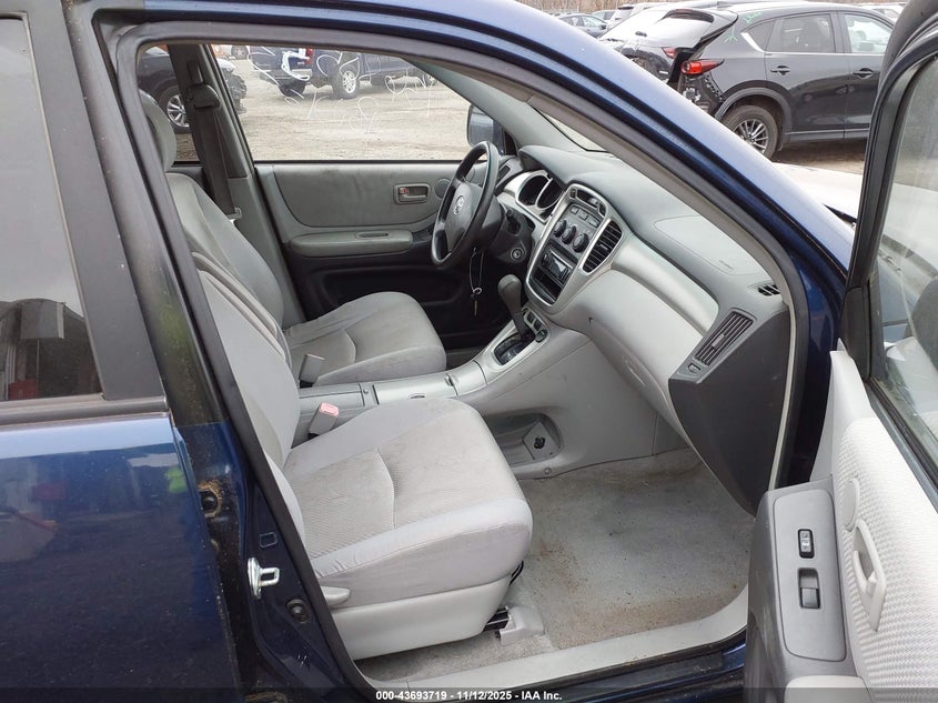 2005 Toyota Highlander V6 VIN: JTEDP21AX50053856 Lot: 43693719