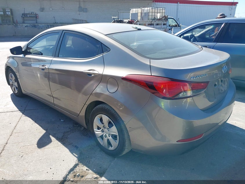 5NPDH4AE2GH753117 2016 HYUNDAI ELANTRA photo no. 3