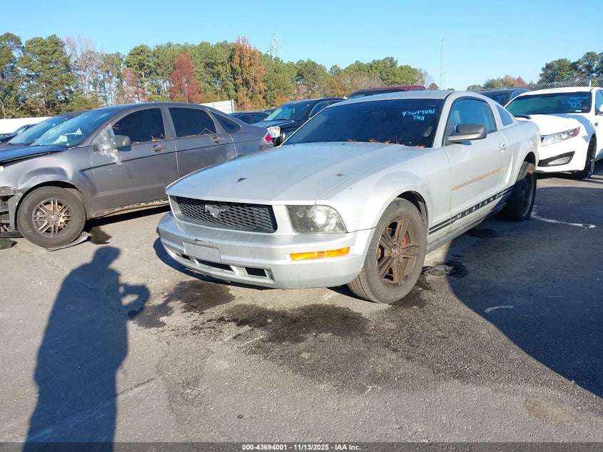 1ZVFT80N455177752 2005 FORD MUSTANG photo no. 2