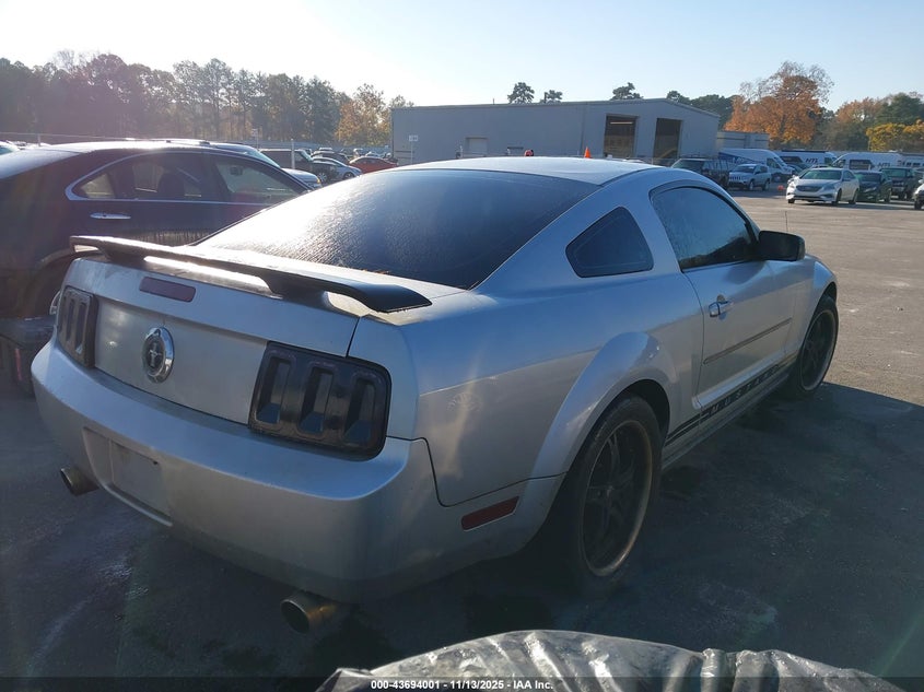 1ZVFT80N455177752 2005 FORD MUSTANG photo no. 4