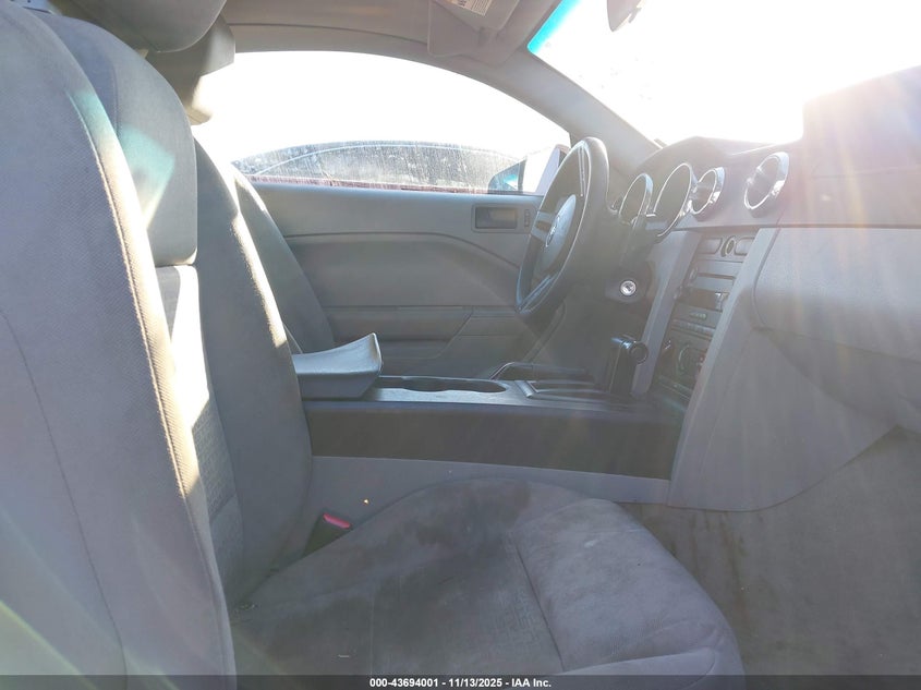 1ZVFT80N455177752 2005 FORD MUSTANG photo no. 5