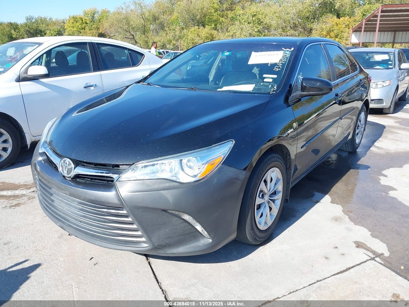 4T4BF1FK2FR476016 2015 TOYOTA CAMRY photo no. 2