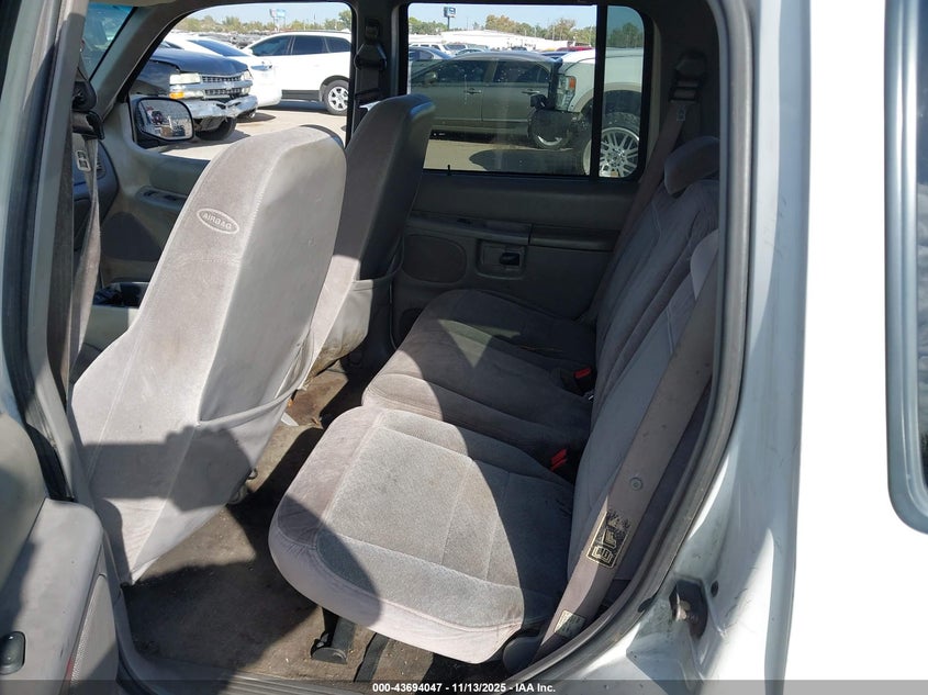 2000 Mercury Mountaineer VIN: 4M2DU86P6YUJ04628 Lot: 43694047