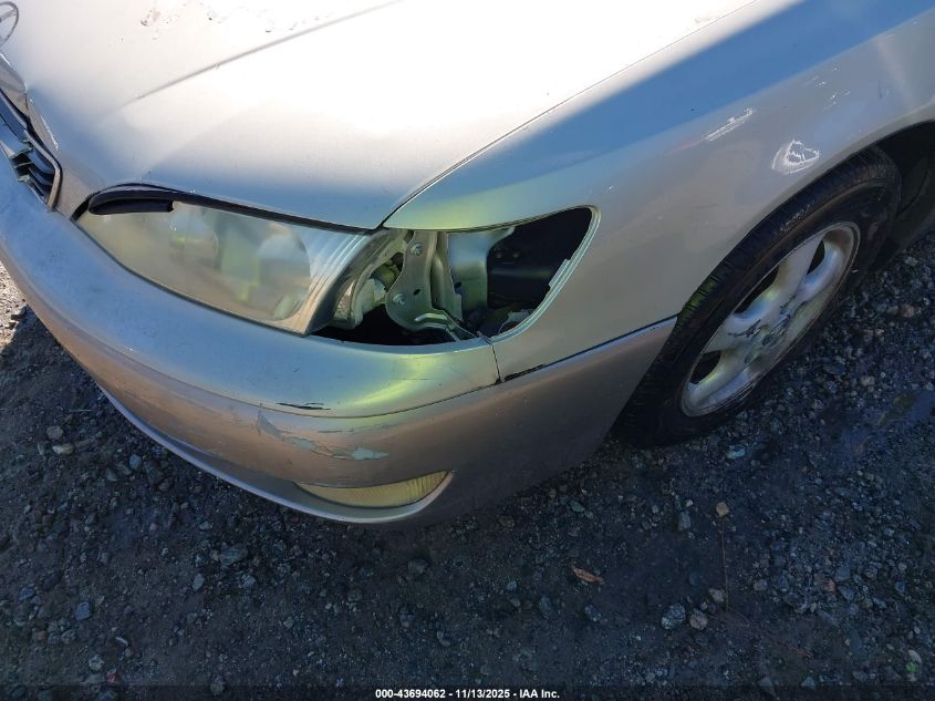 1998 Lexus Es 300 VIN: JT8BF28GXW5030623 Lot: 43694062