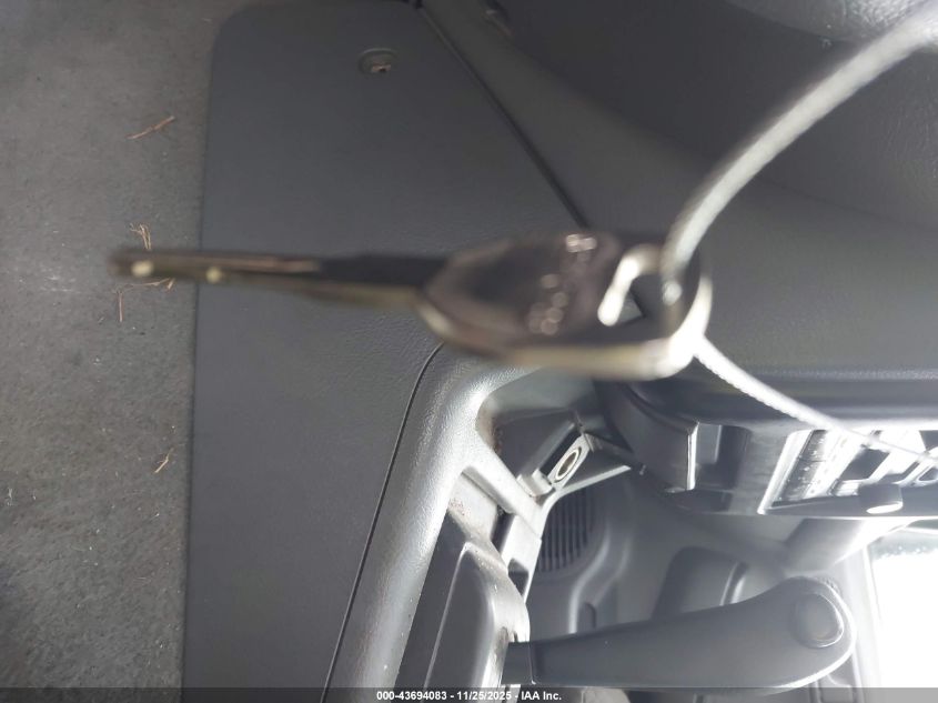 2001 Isuzu Rodeo Sport S 3.2L V6 Hard Top/S 3.2L V6 Soft Top VIN: 4S2CK57W614333946 Lot: 43694083