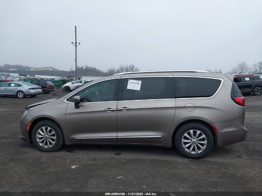 2018 Chrysler Pacifica Touring L VIN: 2C4RC1BGXJR274375 Lot: 43694166