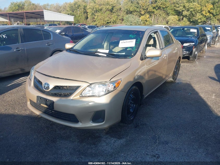 5YFBU4EE4DP166669 2013 TOYOTA COROLLA photo no. 2