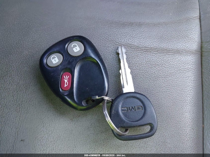 2008 GMC Envoy Denali VIN: 1GKET63M382138151 Lot: 43694210