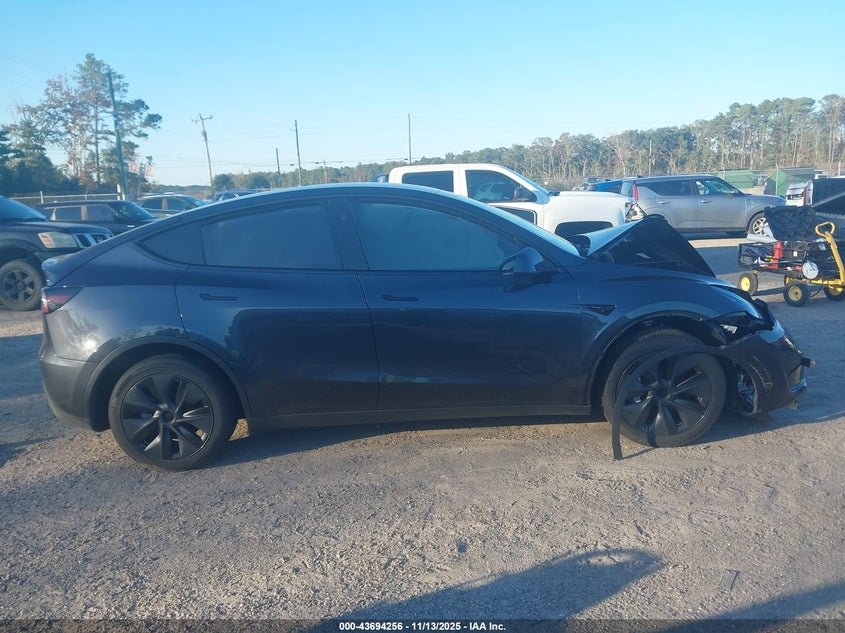 2025 Tesla Model Y Long Range Dual Motor Rear-Wheel Drive VIN: 7SAYGDEDXSA349530 Lot: 43694256