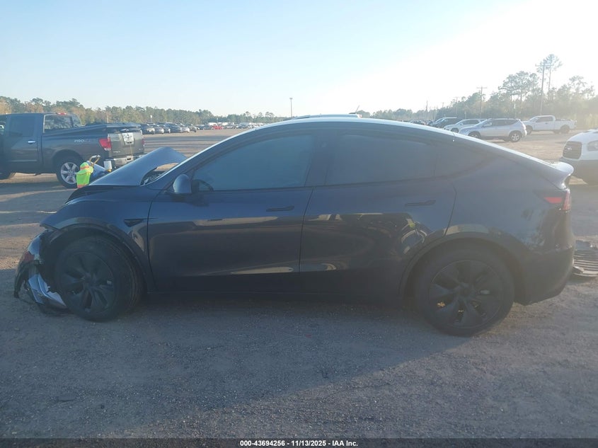 2025 Tesla Model Y Long Range Dual Motor Rear-Wheel Drive VIN: 7SAYGDEDXSA349530 Lot: 43694256