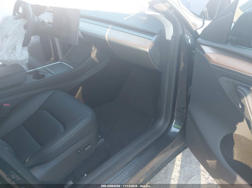 7SAYGDEDXSA349530 2025 TESLA MODEL Y photo no. 5