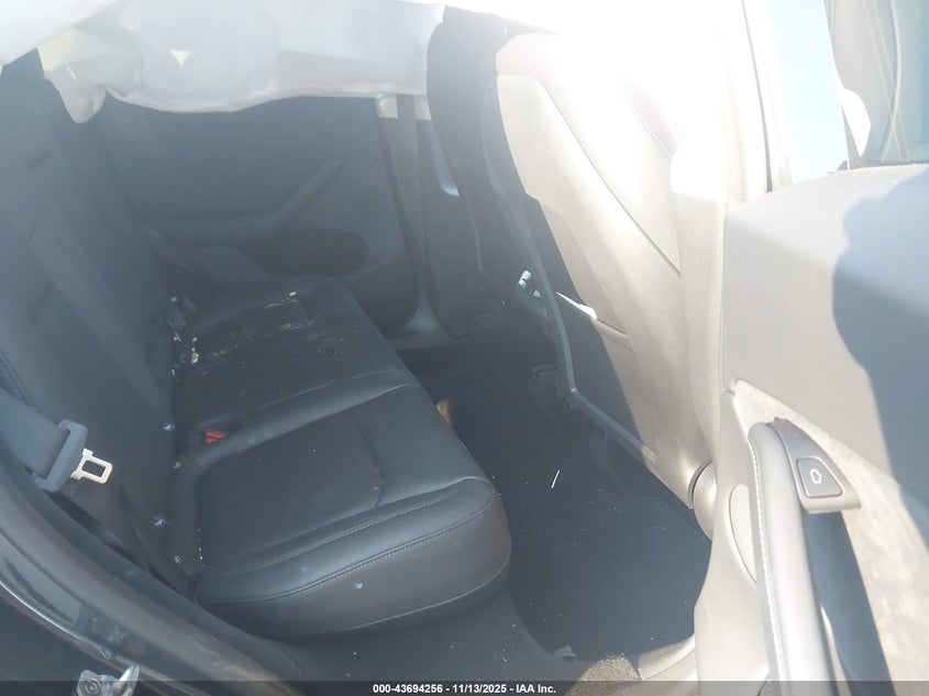 2025 Tesla Model Y Long Range Dual Motor Rear-Wheel Drive VIN: 7SAYGDEDXSA349530 Lot: 43694256