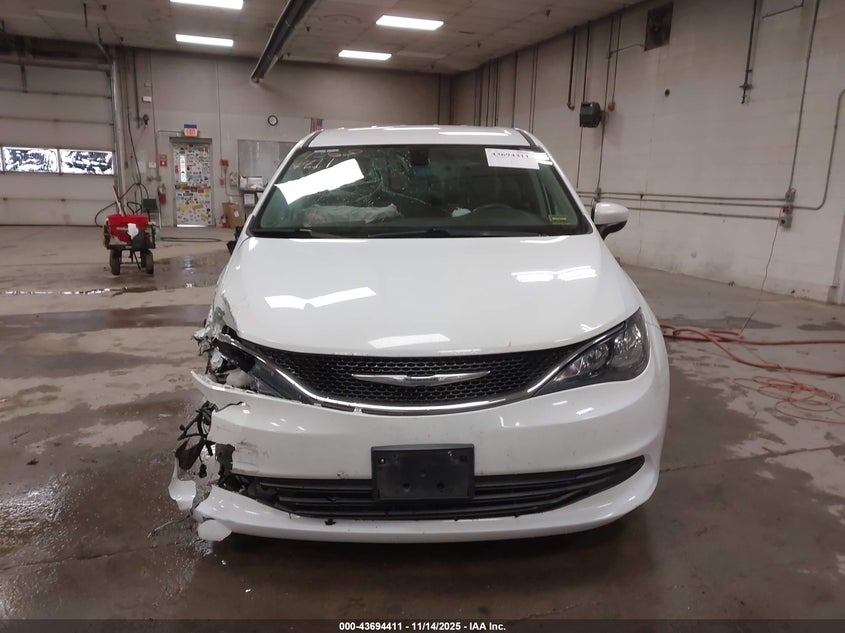 2017 Chrysler Pacifica Touring VIN: 2C4RC1DG4HR711701 Lot: 43694411