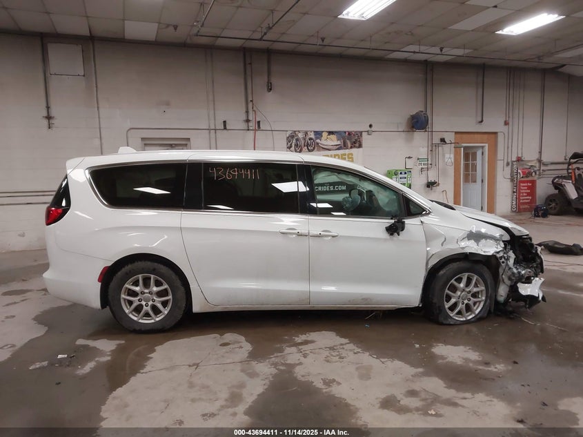 2017 Chrysler Pacifica Touring VIN: 2C4RC1DG4HR711701 Lot: 43694411