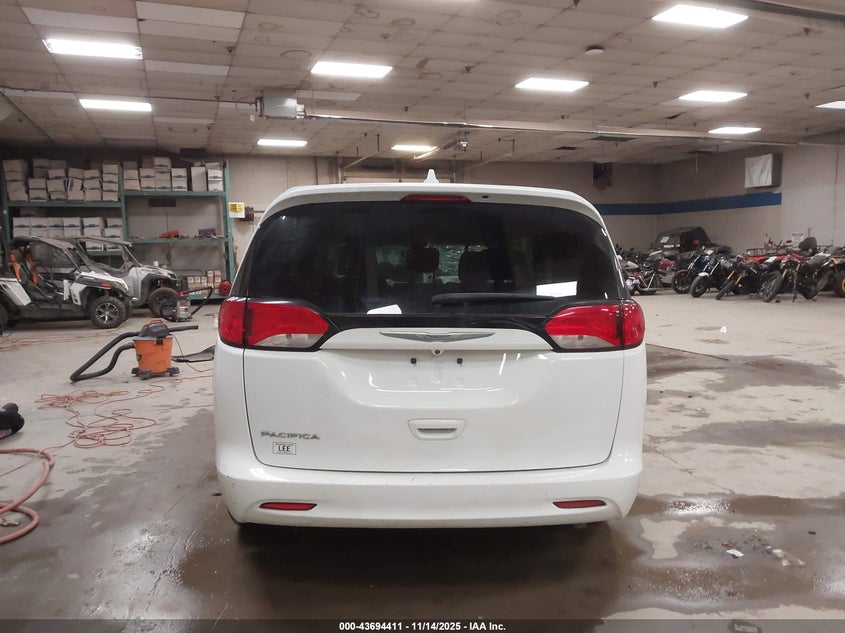 2017 Chrysler Pacifica Touring VIN: 2C4RC1DG4HR711701 Lot: 43694411