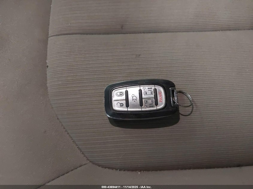 2017 Chrysler Pacifica Touring VIN: 2C4RC1DG4HR711701 Lot: 43694411