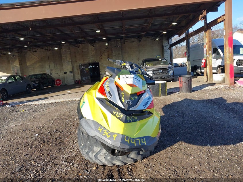 00000YDV15869B515 2015   photo no. 15