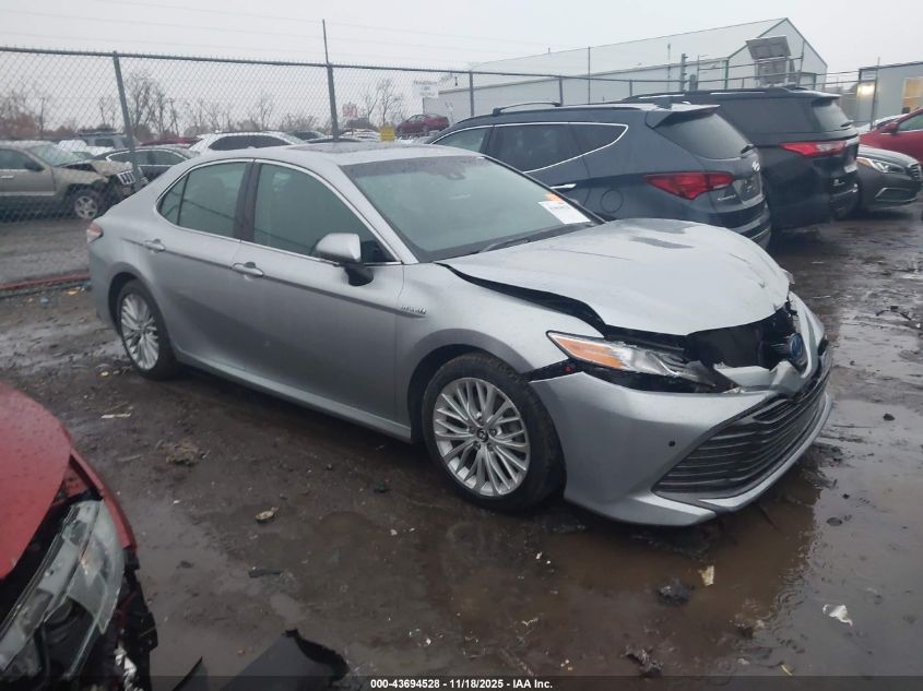 TOYOTA CAMRY HYBRID XLE