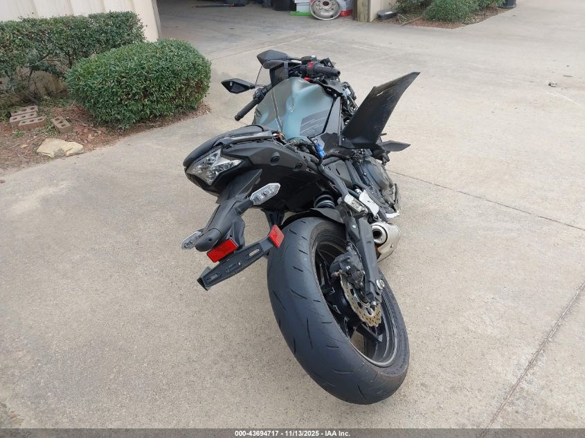 2025 Kawasaki Ex650 P VIN: ML5EXEP12SDAF7060 Lot: 43694717