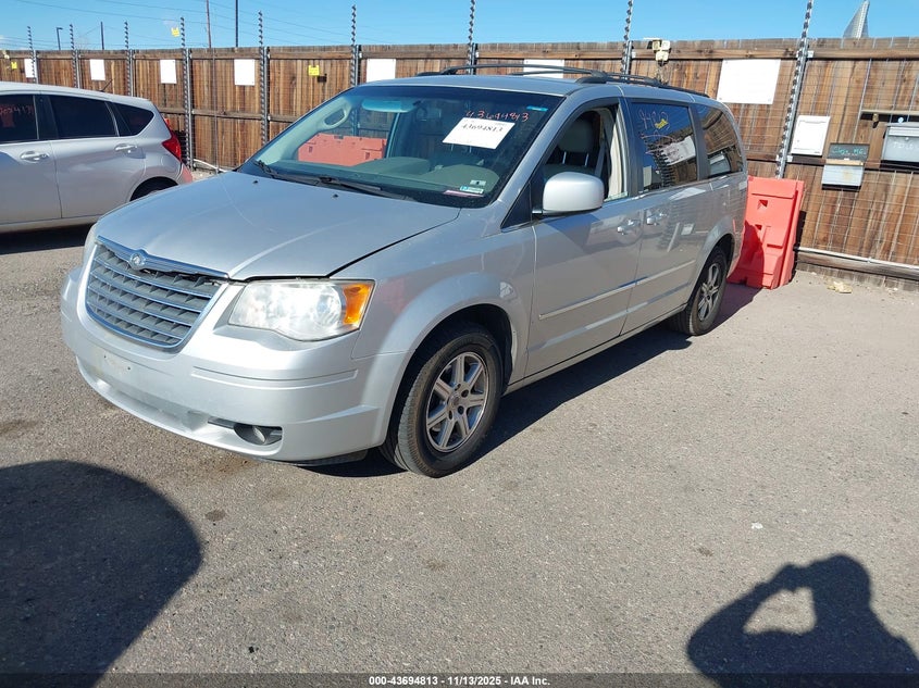 2A4RR5D14AR120978 2010 CHRYSLER TOWN & COUNTRY photo no. 2