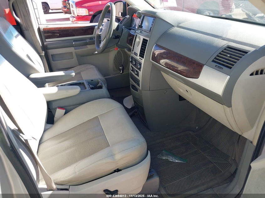 2A4RR5D14AR120978 2010 CHRYSLER TOWN & COUNTRY photo no. 5