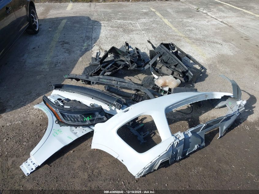 2020 Land Rover Range Rover Sport Svr VIN: SALWZ2RE3LA725626 Lot: 43694840