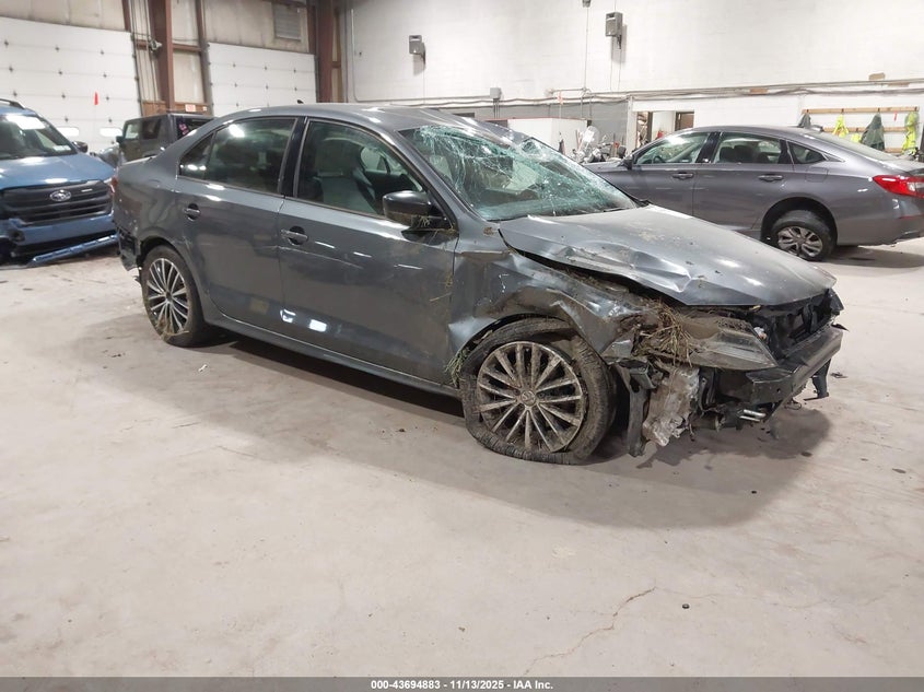 2016 VOLKSWAGEN JETTA 1.8T SPORT - 3VWD17AJ5GM395635
