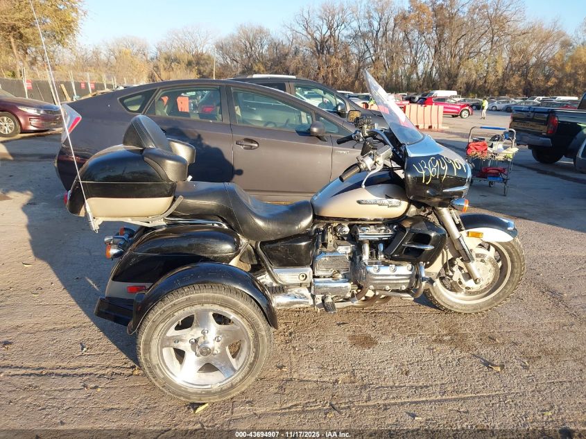 2001 Honda Gl1500 Cf VIN: 1HFSC41021A200420 Lot: 43694907